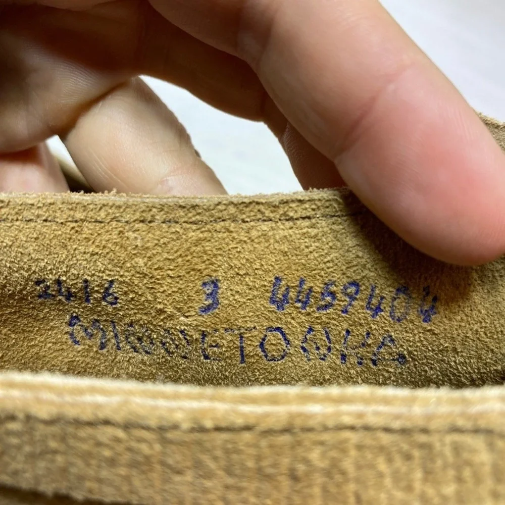Minnetonka Kids Size 3 Moccasin Bootie Beaded Tan Suede Leather Softsole 2416